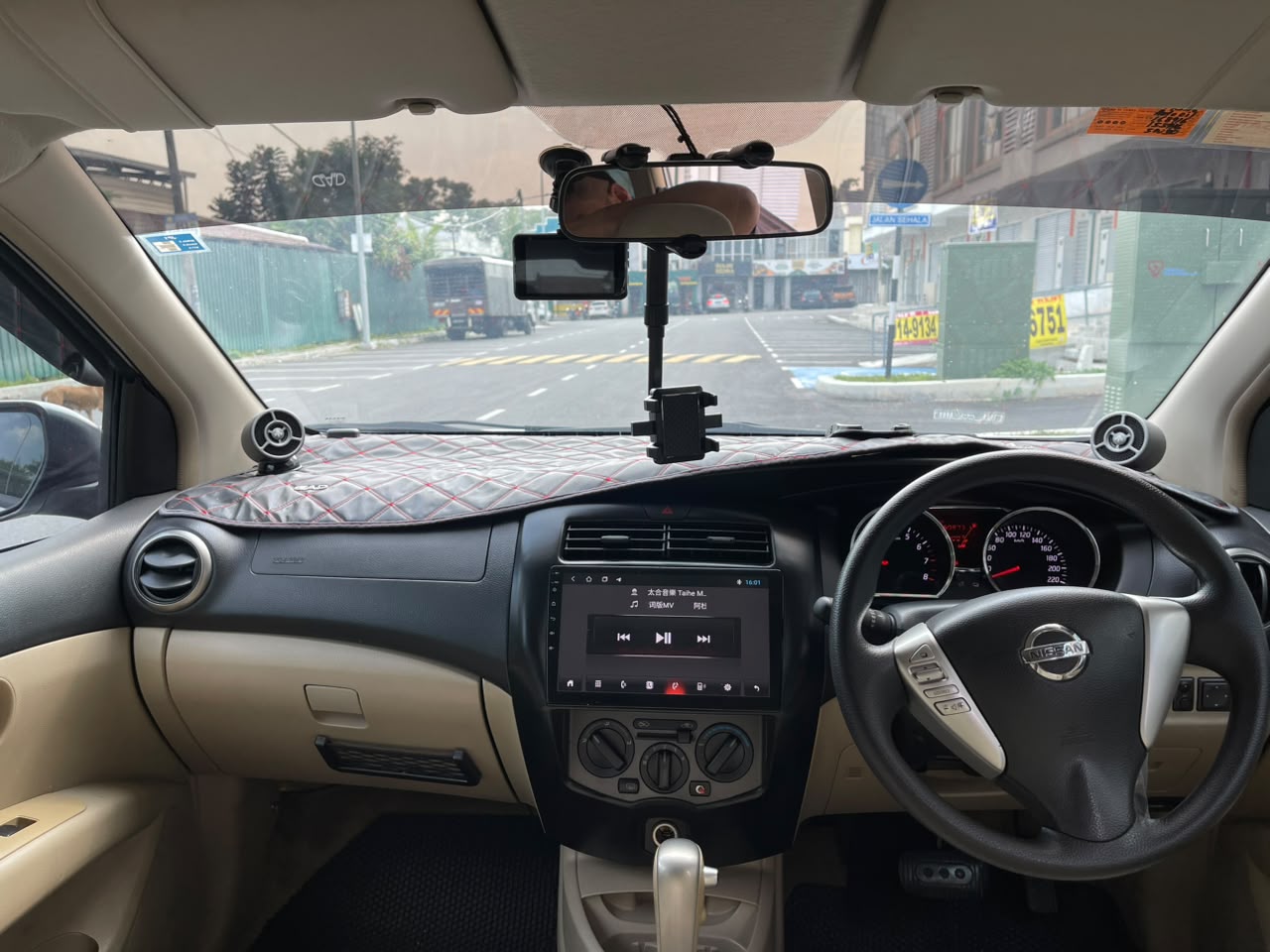NISSAN GRAND LIVINA 1.8 AUTO – 2014 - Image 8