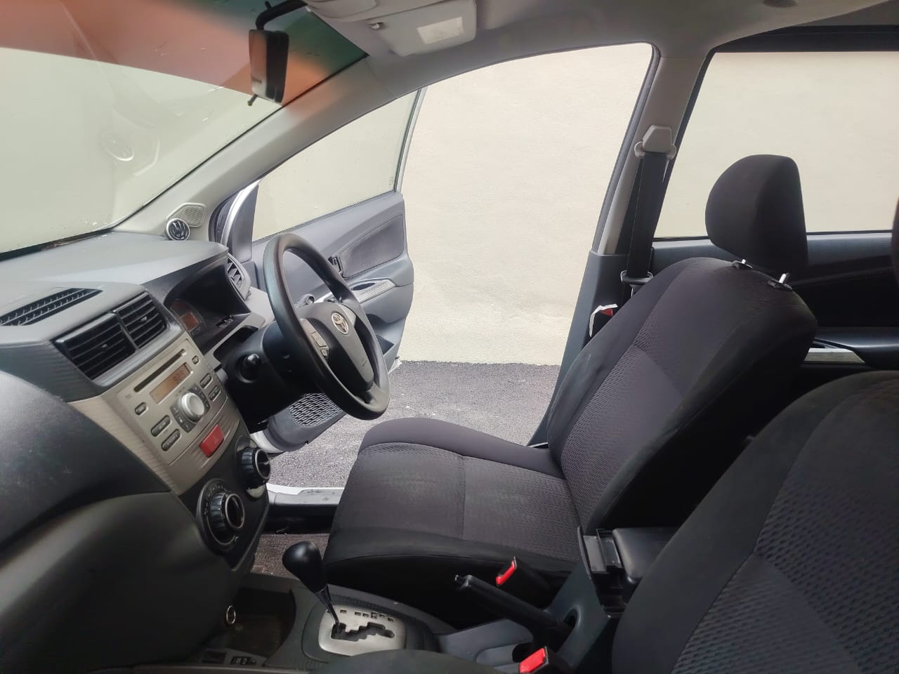 TOYOTA AVANZA 1.5G AUTO-2011 - Image 5